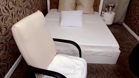 ElenaJuarez online show from 31, 1, 2025