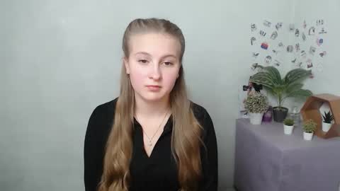 Snapshot of elenateilor chatting on 4, 11, 2025 Elena online show from 4, 11, 2025