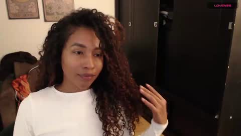 Snapshot of elenna_2 chatting on 4, 8, 2026 Elenna online show from 4, 8, 2026