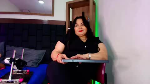 elenna_boobs_ online show from 13, 5, 2026