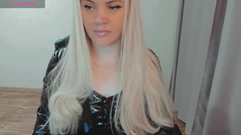 Ella online show from 3, 2, 2025