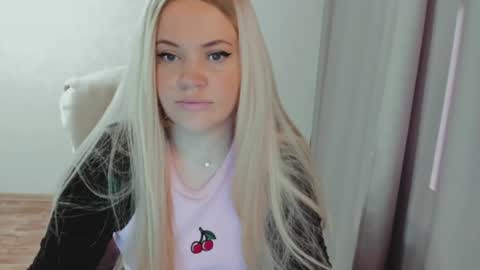 Snapshot of elia_ chatting on 18, 6, 2026 Ella online show from 18, 6, 2026