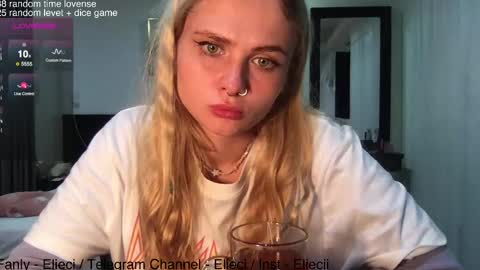 Snapshot of elie_ci chatting on 7, 1, 2025 online show from 7, 1, 2025