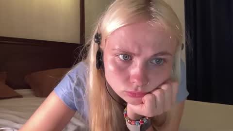 Snapshot of elie_ci chatting on 28, 1, 2025 online show from 28, 1, 2025