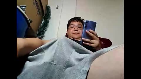 Snapshot of elimposstor chatting on 4, 1, 2025 elimposstor online show from 4, 1, 2025