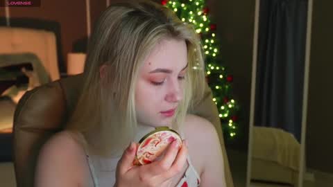 Snapshot of elina_nortas chatting on 27, 12, 2024 Elina online show from 27, 12, 2024