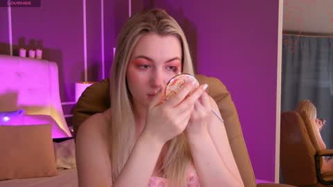 Snapshot of elina_nortas chatting on 5, 2, 2025 Elina online show from 5, 2, 2025