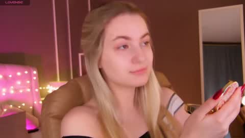 Snapshot of elina_nortas chatting on 18, 2, 2025 Elina online show from 18, 2, 2025