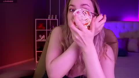 Snapshot of elina_nortas chatting on 27, 9, 2025 Elina online show from 27, 9, 2025