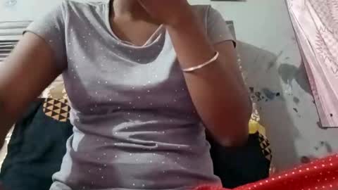 Snapshot of elina_roy03 chatting on 8, 10, 2025 elina_roy03 online show from 8, 10, 2025