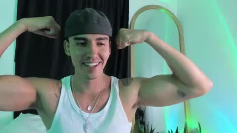 Snapshot of elio_dicaprio chatting on 5, 11, 2025 elio_dicaprio online show from 5, 11, 2025