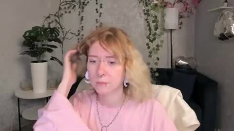Snapshot of elira_vane chatting on 22, 6, 2026 Elira Vane online show from 22, 6, 2026