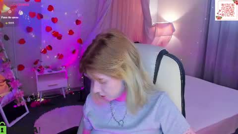Snapshot of elira_vane chatting on 8, 7, 2026 Elira Vane online show from 8, 7, 2026