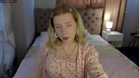 Snapshot of elira_vane chatting on 20, 7, 2026 Elira Vane online show from 20, 7, 2026