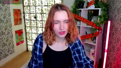 Snapshot of elis_cherry chatting on 5, 11, 2025 Elis online show from 5, 11, 2025