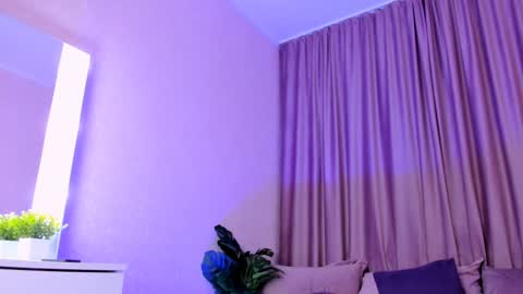 Snapshot of elis_miracle chatting on 17, 12, 2024 Elizabeth online show from 17, 12, 2024