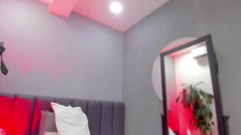 Snapshot of elisa_castrillon chatting on 2, 3, 2025 Elisa online show from 2, 3, 2025