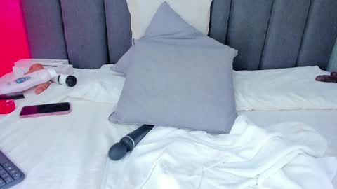 Snapshot of elisa_castrillon chatting on 12, 3, 2025 Elisa online show from 12, 3, 2025