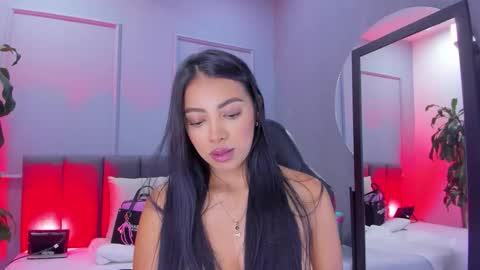 Snapshot of elisa_castrillon chatting on 4, 12, 2025 Elisa online show from 4, 12, 2025