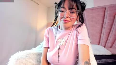 Snapshot of elisa_collins chatting on 16, 4, 2026 ELISSA online show from 16, 4, 2026