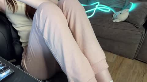 Snapshot of elisa_north chatting on 6, 3, 2025 Elisa North online show from 6, 3, 2025