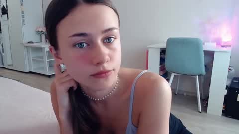 Snapshot of eliscuteblonde chatting on 17, 10, 2025 Elis online show from 17, 10, 2025