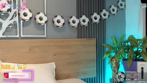 Elise Play Boobs online show from 4, 7, 2026