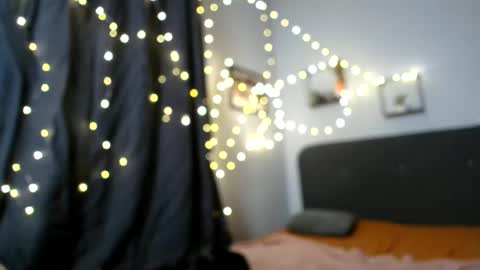 Petite Yumi online show from 7, 12, 2024