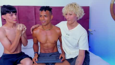 Snapshot of elite__models chatting on 10, 4, 2026 Valentino Konny y Jhon online show from 10, 4, 2026