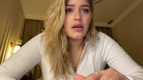 Snapshot of elixiirr chatting on 17, 4, 2026 Stephanie online show from 17, 4, 2026