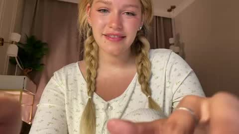 Snapshot of elixiirr chatting on 17, 5, 2026 Stephanie online show from 17, 5, 2026