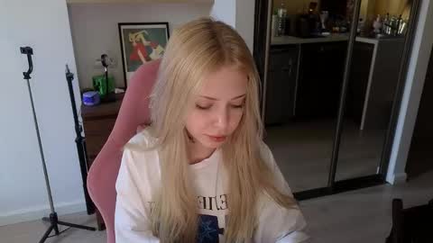 Snapshot of eliza_sadcat chatting on 18, 3, 2026 Elizabeth online show from 18, 3, 2026