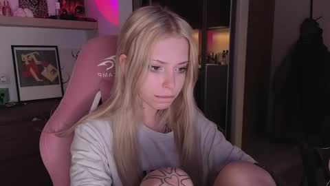Snapshot of eliza_sadcat chatting on 25, 3, 2026 Elizabeth online show from 25, 3, 2026