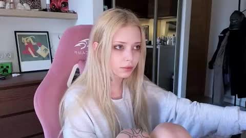 Snapshot of eliza_sadcat chatting on 30, 3, 2026 Elizabeth online show from 30, 3, 2026