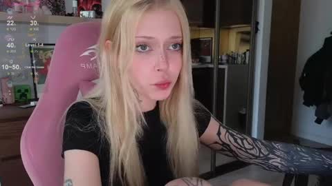Snapshot of eliza_sadcat chatting on 15, 4, 2026 Elizabeth online show from 15, 4, 2026