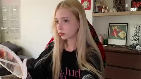 Snapshot of eliza_sadcat chatting on 22, 4, 2026 Elizabeth online show from 22, 4, 2026