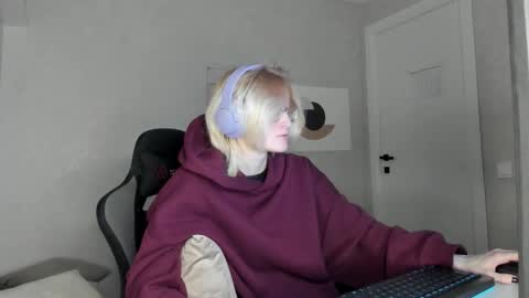 Elizabeth online show from 10, 11, 2025