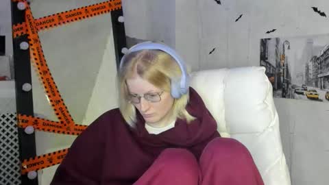 Elizabeth online show from 12, 11, 2025