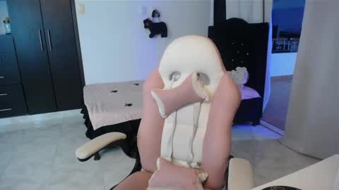 Snapshot of elizabeth_rose02 chatting on 9, 10, 2025 Elizabeth online show from 9, 10, 2025