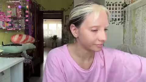 Snapshot of elizabethh_brown chatting on 4, 8, 2026 elizabethh_brown online show from 4, 8, 2026