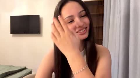 Snapshot of elizabethrabin chatting on 20, 12, 2025 Mia online show from 20, 12, 2025