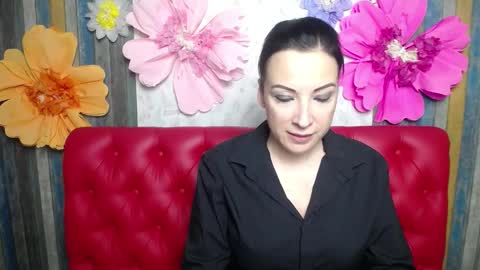 ElizabethSho online show from 2, 12, 2025