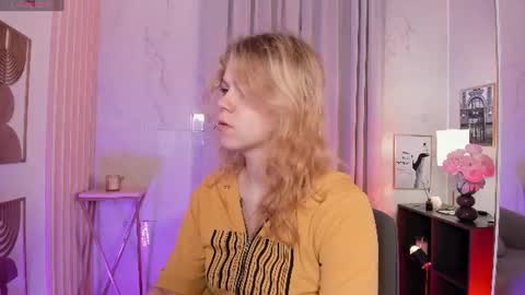 Snapshot of elizabethvane chatting on 2, 7, 2026 Elizabeth online show from 2, 7, 2026