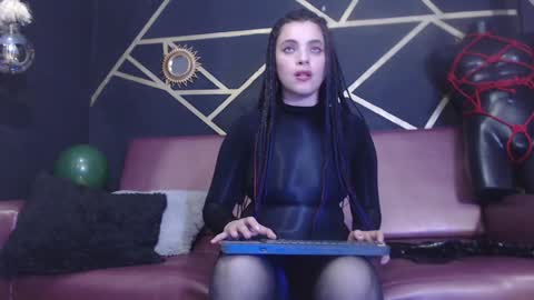   online show from 11, 12, 2024