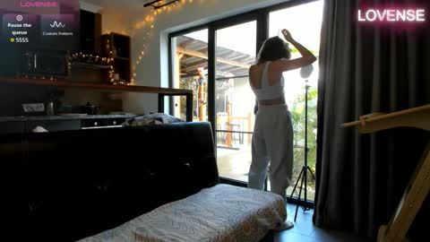 Eliz                               online show from 16, 12, 2025