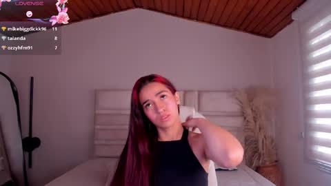 Snapshot of ella__olmos chatting on 11, 5, 2026 Ella Olmos online show from 11, 5, 2026