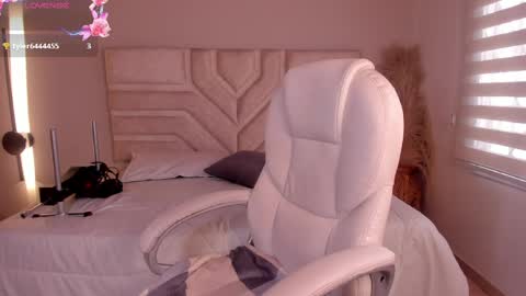 Snapshot of ella__olmos chatting on 20, 5, 2026 Ella Olmos online show from 20, 5, 2026