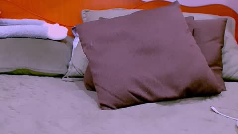 Ella  online show from 4, 11, 2025