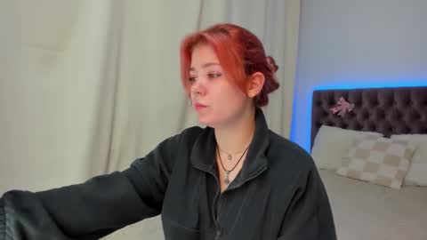 Snapshot of ella_mayers chatting on 11, 10, 2025 Ella Mayers online show from 11, 10, 2025