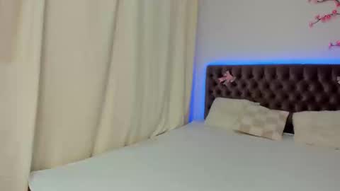 Snapshot of ella_mayers chatting on 17, 10, 2025 Ella Mayers online show from 17, 10, 2025